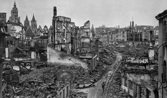 Das Bild zeigt das zerbombte Heilbronn im Dezember 1944 im Bereich der Allerheiligenstraße.
