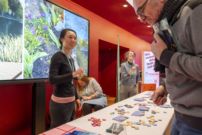Das Bild zeigt den Infostand des Nachhaltigkeitsbüros der Stadt. 