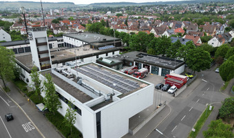 Das Bild zeigt die Gebäude der Hauptfeuerwache an der Beethovenstraße mit einigen Feuerwehrgebäuden.