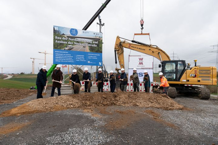 Das Bild zeigt den Spatenstich zur Nordumfahrung