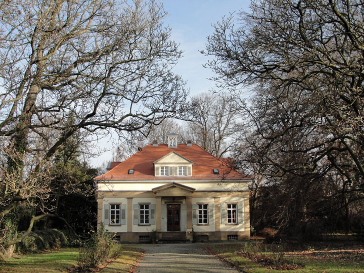 Inmitten des „Feyerabendschen Parks“ steht eine Villa (Foto: Dezember 2011)