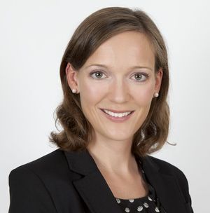 Inklusionsbeauftragte Irina Richter Inklusionsbeauftragte Irina Richter. Sie trägt einen schwarzen Blazer. Sie lächelt