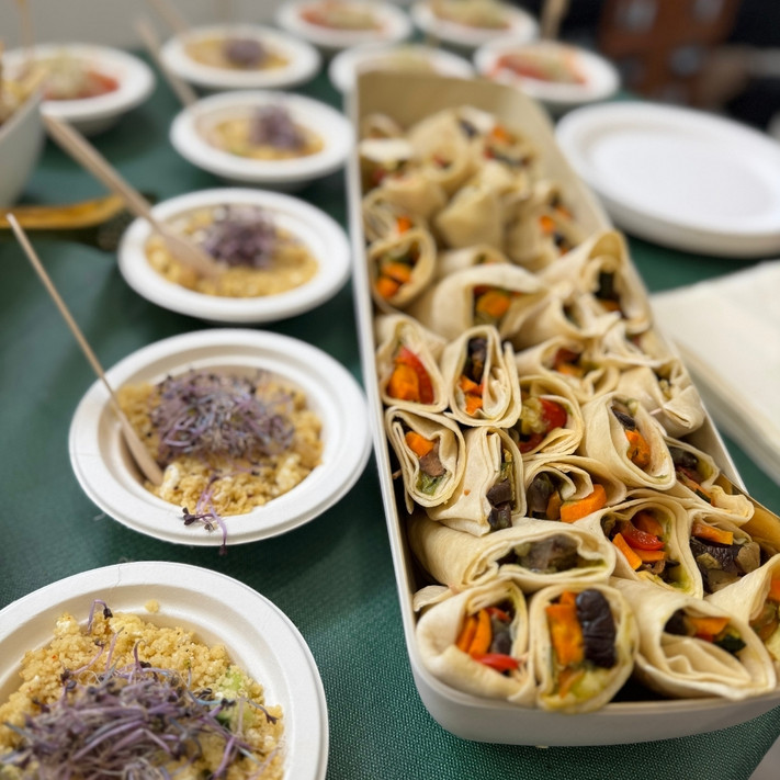 Köstliche Leckereien erwarteten die Besucherinnen und Besucher zur Eröffnung. 