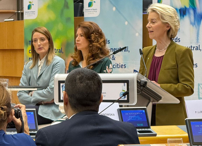 Zu den Rednerinnen zählte auch EU-Kommissionspräsidentin Ursula von der Leyen, die die zentrale Rolle der Städte bei der Umsetzung der europäischen Klimaziele betonte.