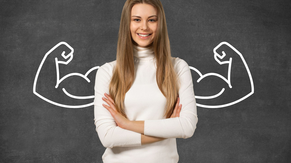 Selbstbewusst auftreten: In den Heilbronner Selbstbehauptungskursen lernen junge Frauen, ihre Stärke zu erkennen und klar Grenzen zu setzen, Foto: Canva