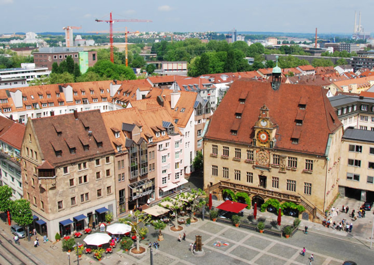Käthchenhaus (l.) und Rathaus vom Kiliansturm