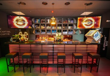 The Nineties Bar & Event Location