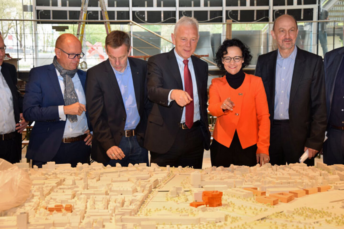 Einweihung des Knotenpunkts Inselspitze mit neuem Stadtmodell