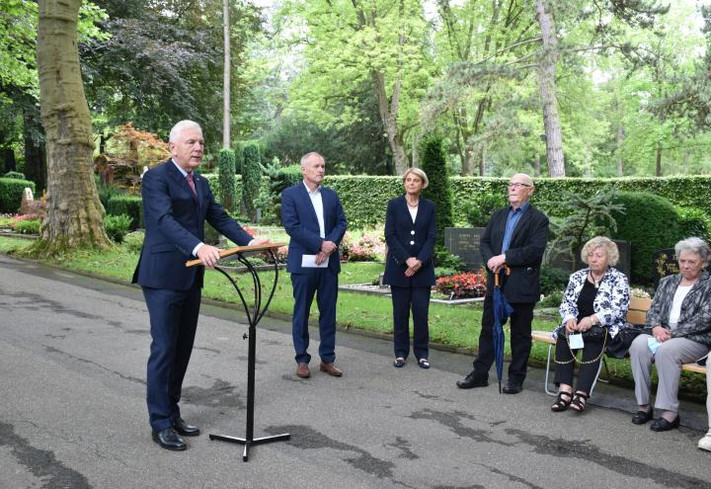 Oberbürgermeister Harry Mergel erinnerte an den Ehrenbürger und ehemaligen Kommunalpolitiker Friedrich Niethammer, der am 15. Juli vor 25 Jahren gestorben ist.  