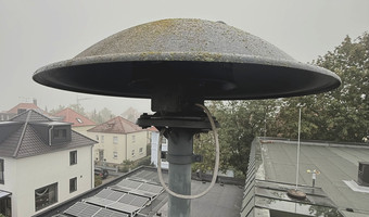 Das Bild zeigt eine Sirene auf dem Gebäude der Heilbronner Hauptfeuerwache. Per Funksignal werden die Sirenen in einem Ernst- oder Übungsfall ausgelöst. 