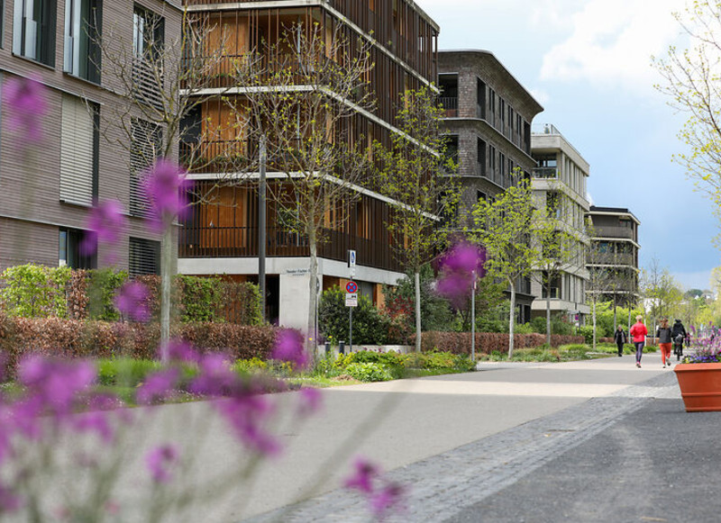 Promenade "Am Neckaruferpark" im Neckarbogen