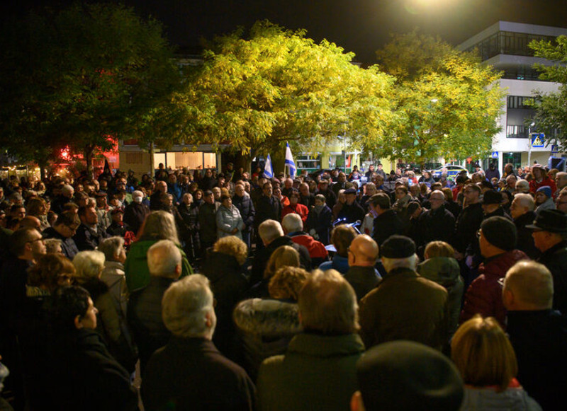 Gedenken auf dem Max-Beermann-Platz zur Reichspogromnacht.