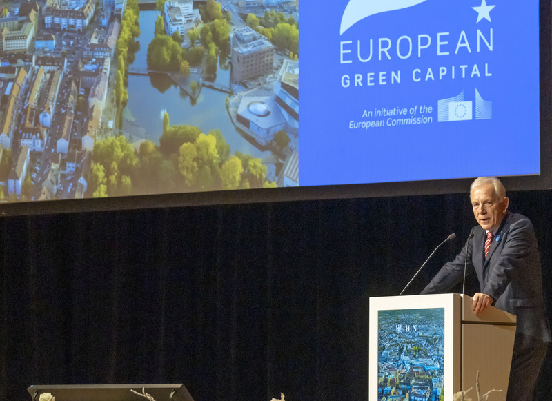 Das Bild zeigt Oberbürgermeister Harry Mergel bei seiner Rede beim Bürgerempfang 2025.