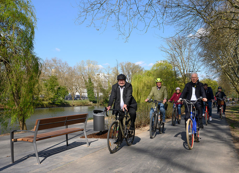 Verbreiterter Neckaruferweg von der Innenstadt Richtung Wertwiesenpark