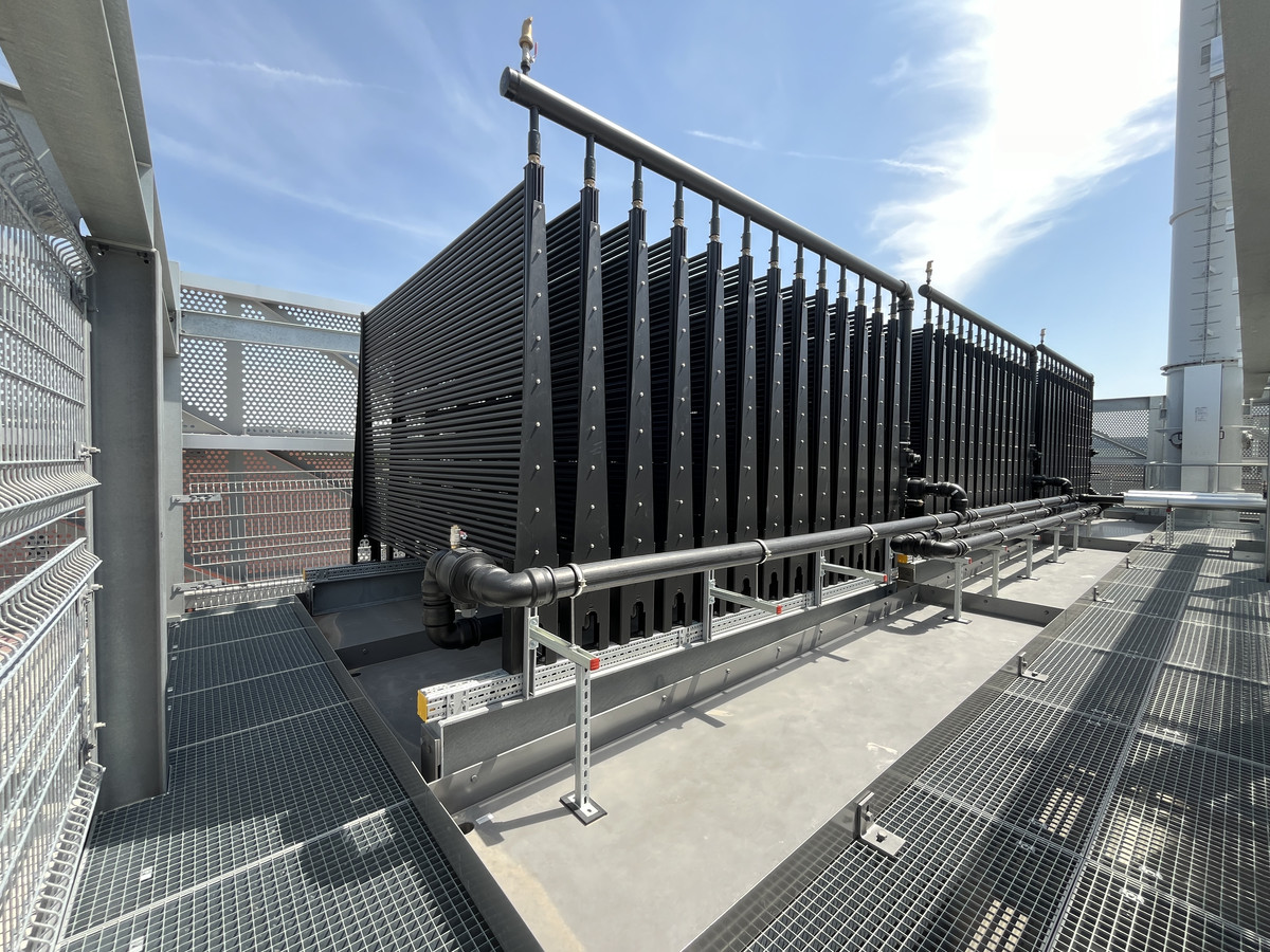 Energiezaun auf der Dachfläche Quartiersgarage (Foto: Wärmegesellschaft Heilbronn mbH)