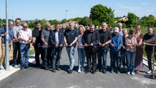 Mit einem Banddurchschnitt in der Elisabeth-Selbert-Straße erfolgte die Baufreigabe für das Biberacher Neubaugebiet Mühlberg-Finkenberg. Foto: Stadtarchiv Heilbronn/Wolter 
