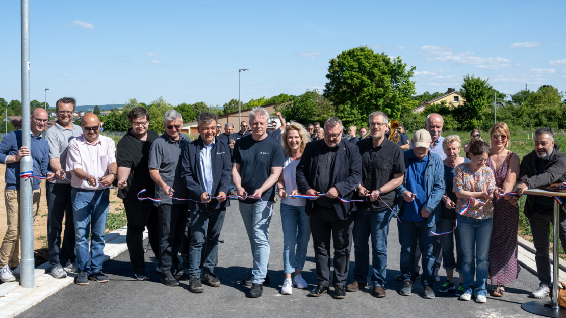 Mit einem Banddurchschnitt in der Elisabeth-Selbert-Straße erfolgte die Baufreigabe für das Biberacher Neubaugebiet Mühlberg-Finkenberg. Foto: Stadtarchiv Heilbronn/Wolter 