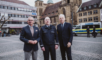 Freuen sich über die positiven Ergebnisse der Polizeilichen Kriminalstatistik 2024 für Heilbronn: Innenminister Thomas Strobl, Polizeipräsident Frank Spitzmüller und Oberbürgermeister Harry Mergel (v.l.). Foto: Stadt Heilbronn/Nico Kurth