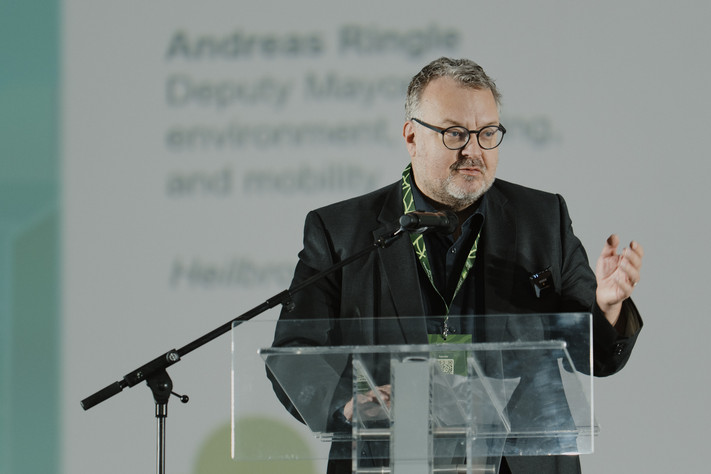 Bürgermeister Andreas Ringle unterstrich in seinem Vortrag die Bedeutung der internationalen Zusammenarbeit. (Foto: Europäische Kommission)