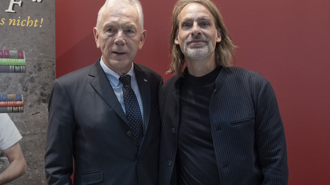 Das Bild zeigt Oberbürgermeister Harry Mergel und den Gastredner, Philosoph Richard David Precht, beim Bürgerempfang der Stadt Heilbronn in der Harmnonie.