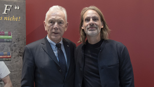 Das Bild zeigt Oberbürgermeister Harry Mergel und den Gastredner, Philosoph Richard David Precht, beim Bürgerempfang der Stadt Heilbronn in der Harmnonie. 