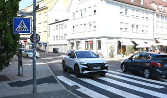 Das Bild zeigt einen fertiggestellten Abschnitt der Gerberstraße an der Kreuzung zur Lohtorstraße. Die Baustellen-Sperrungen sind abgebaut.