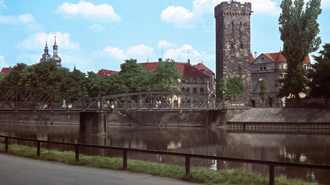 Das Bild zeigt eine Ansicht der Stadt mit dem Götzenturm und dem Neckarufer aus dem Sommer 1939.