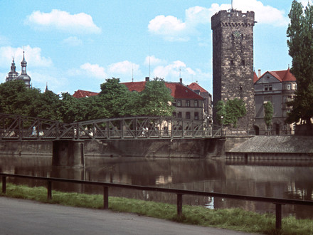 Das Bild zeigt eine Ansicht der Stadt mit dem Götzenturm und dem Neckarufer aus dem Sommer 1939.