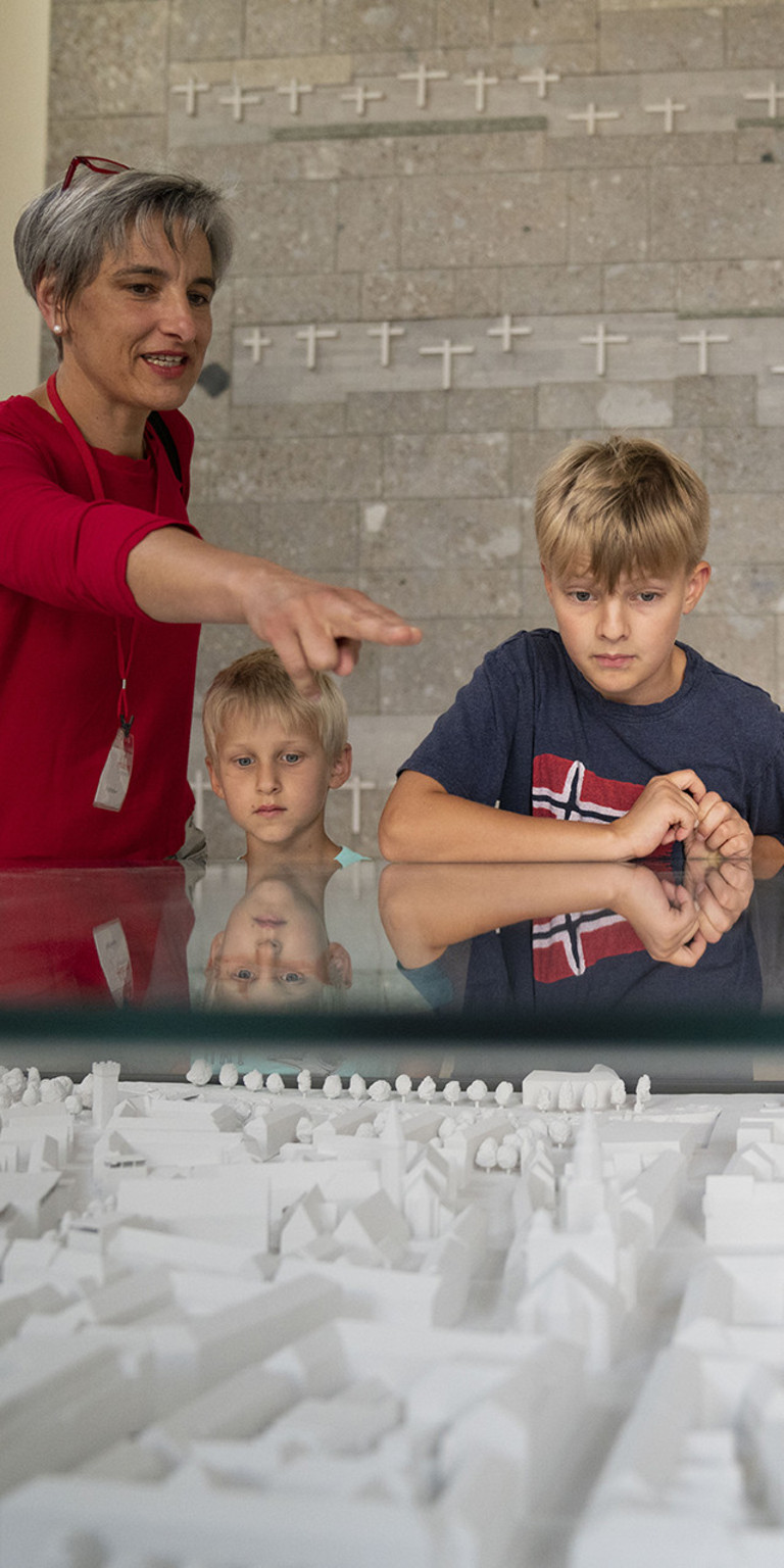 Stadtführung mit Kindern in der Ehrenhalle Heilbronn