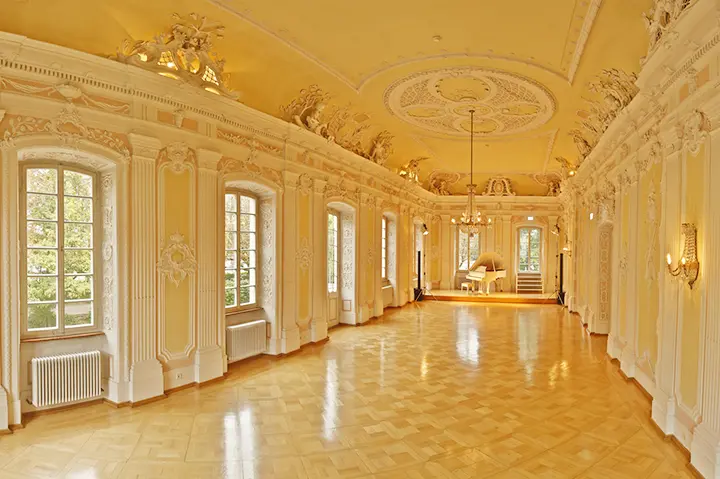 Innenansicht vom Rokokosaal des Schießhauses