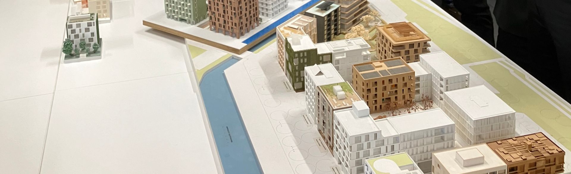 Man sieht Modelle der Baufelder F und G