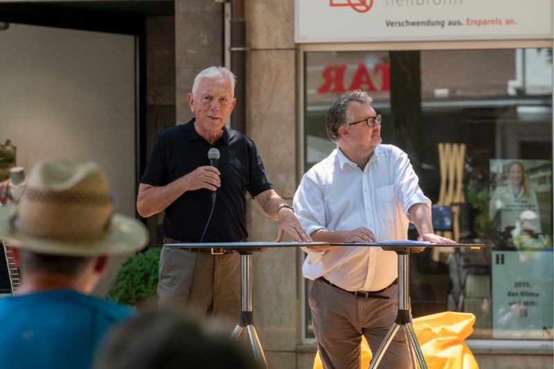 Oberbürgermeister Harry Mergel und Bürgermeister Andreas Ringle begrüßen die Gäste