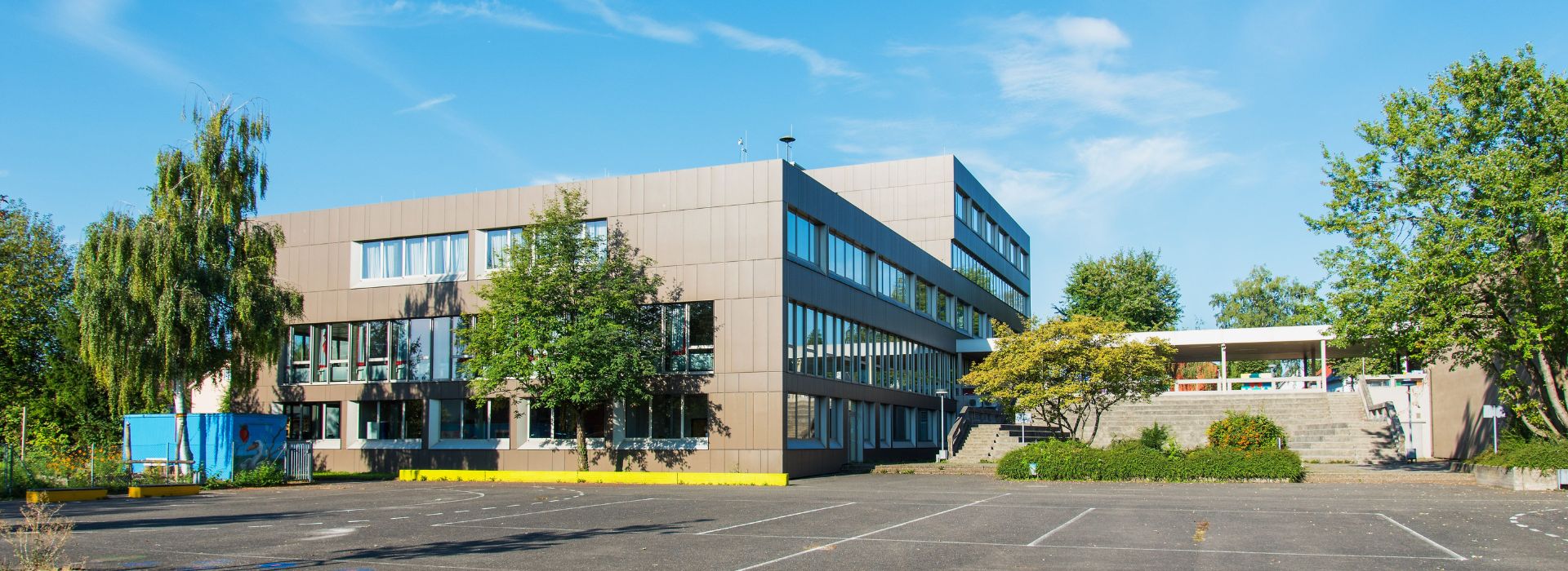 Man sieht ein Foto der Heinrich-von-Kleist-Realschule.
