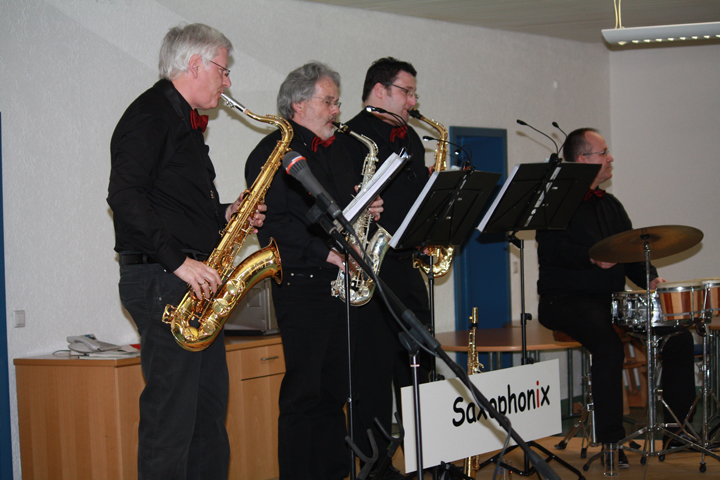 Die Saxophonix bei einem Auftritt im Klinikum.