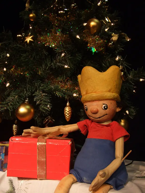 Szene aus dem Stück „Der kleine König feiert Weihnachten"