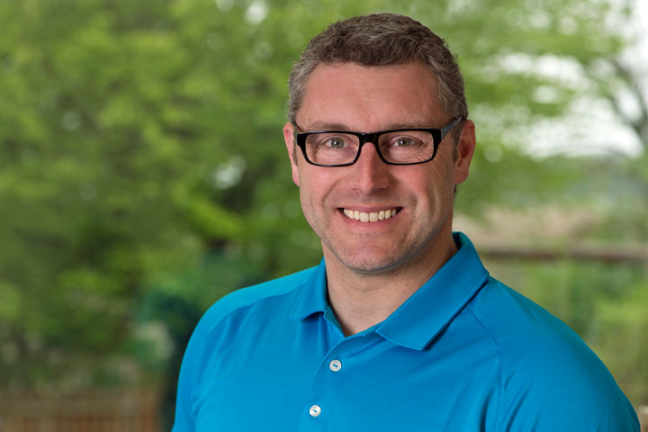 Peter Erath bei seiner Arbeit im Kindergarten