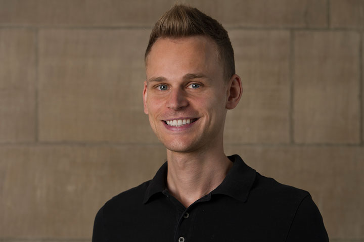 Timo Mühlbacher an seinem Arbeitsplatz