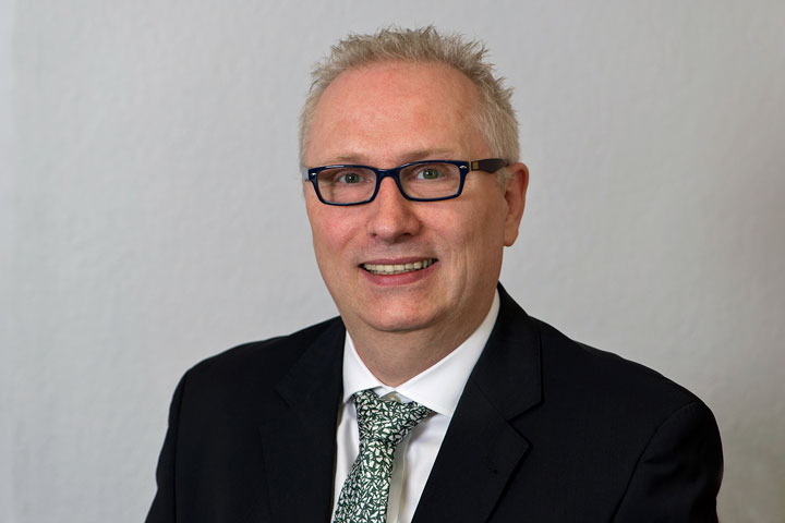 Joachim Weineck an seinem Arbeitsplatz