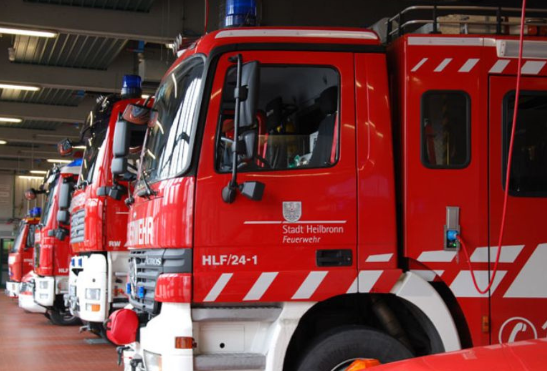 Berufsfeuerwehr Heilbronn, Freiwillige Feuerwehren aus dem Stadtgebiet, das Technische Hilfswerk, die Polizei und die Rettungsdienste arbeiten bei der Übung zusammen. (Foto: Feuerwehr Heilbronn)