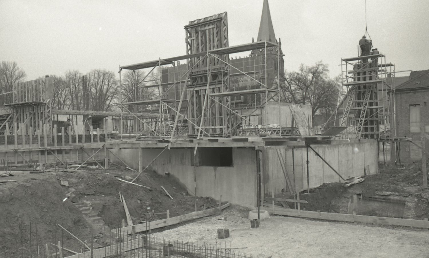 Am 1. Oktober 1973 erfolgte der offizielle Spatenstich für das Bürgerhaus Böckingen. Foto: Stadtarchiv Heilbronn
