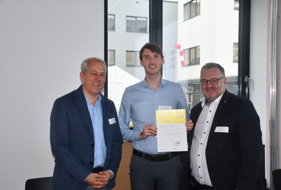 Dr. Fabio Bothner, Robert Rathke (beide Schwarz Campus Service) und Bürgermeister Andreas Ringle. Foto: Milva-Katharina Klöppel
