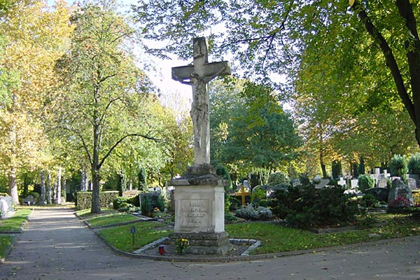 Das so genannte Sontheimer Kreuz auf dem Südfriedhof in Sontheim.