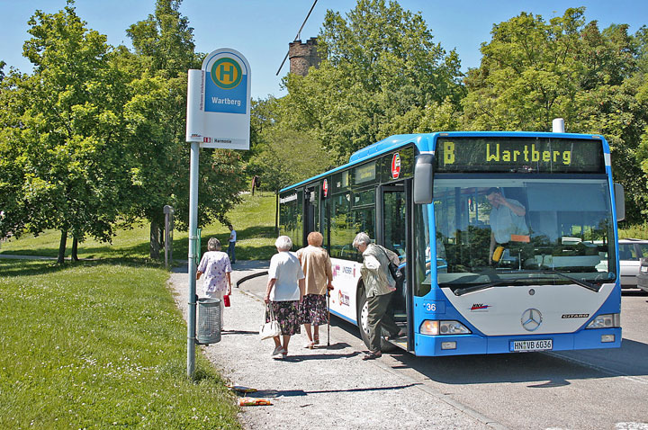 Stadtbus an der Haltestelle Wartberg 