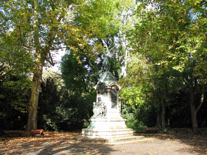 Der Alte Friedhof wird heute als innerstädtische Parkanlage genutzt. (Foto: Oktober 2009)