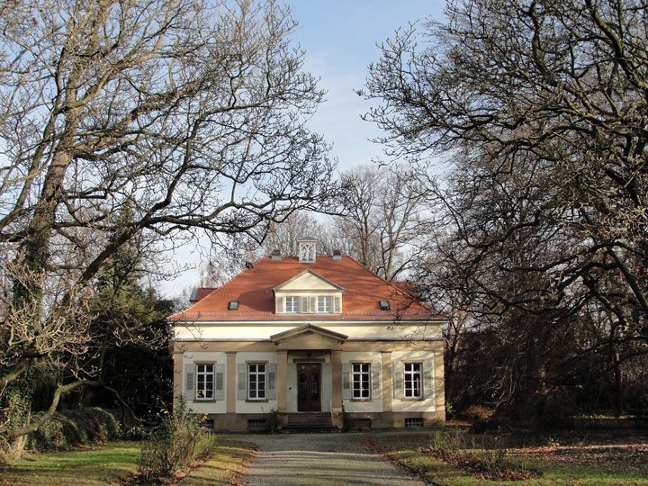 Inmitten des „Feyerabendschen Parks“ steht eine Villa (Foto: Dezember 2011) 
