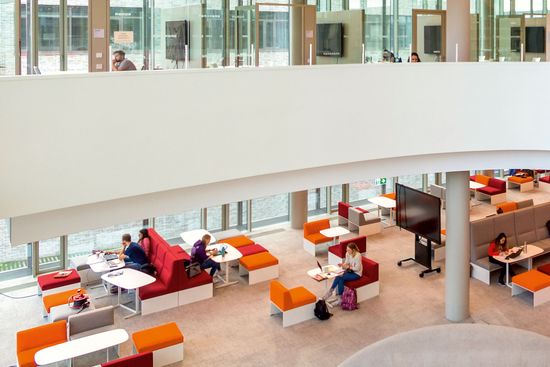 Bildungscampus Bibliothek innen
