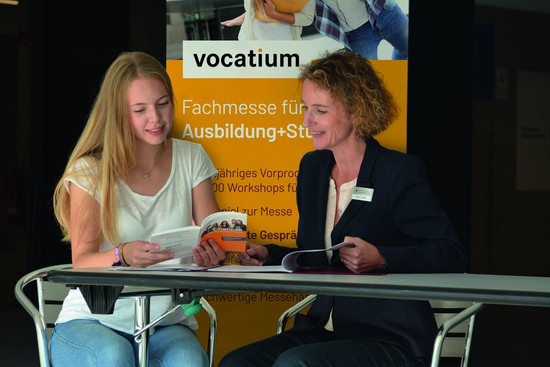 Viele gute Kontakte zwischen zukünftigen Arbeitgebern und Interessierten werden geschlossen, fundierte Informationen geteilt und wichtige Orientierung gegeben., © IfT GmbH