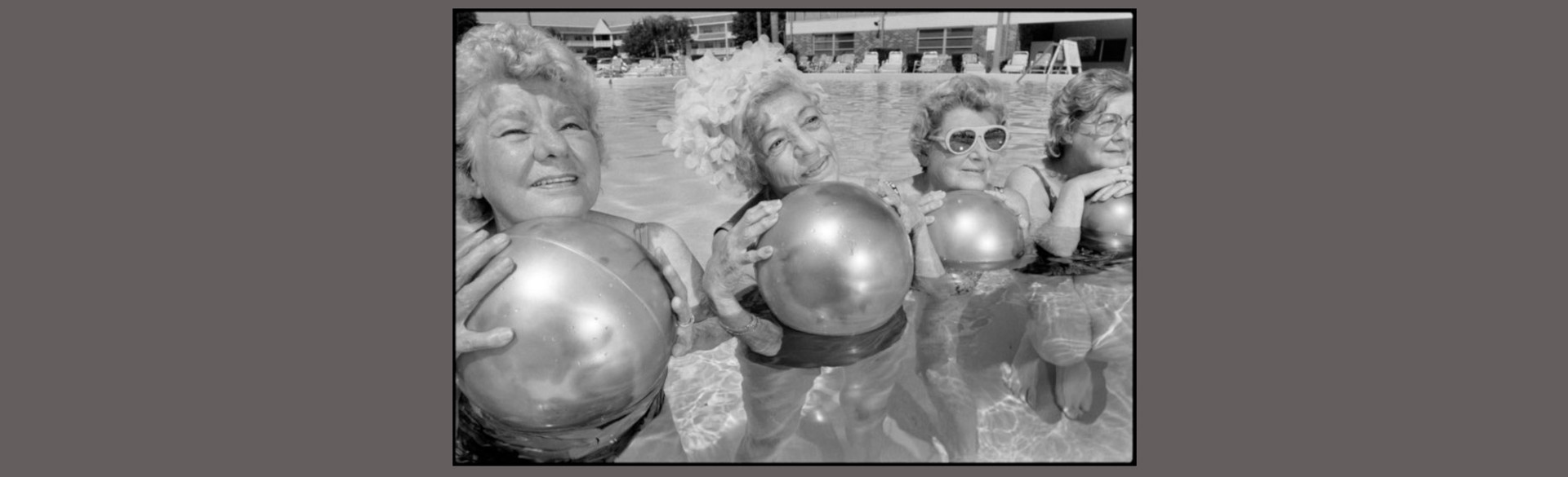 Mary Ellen Mark, Water exercise group (Wassergymnastikgruppe), St. Petersburg, Florida, USA, 1986 © Mary Ellen Mark
