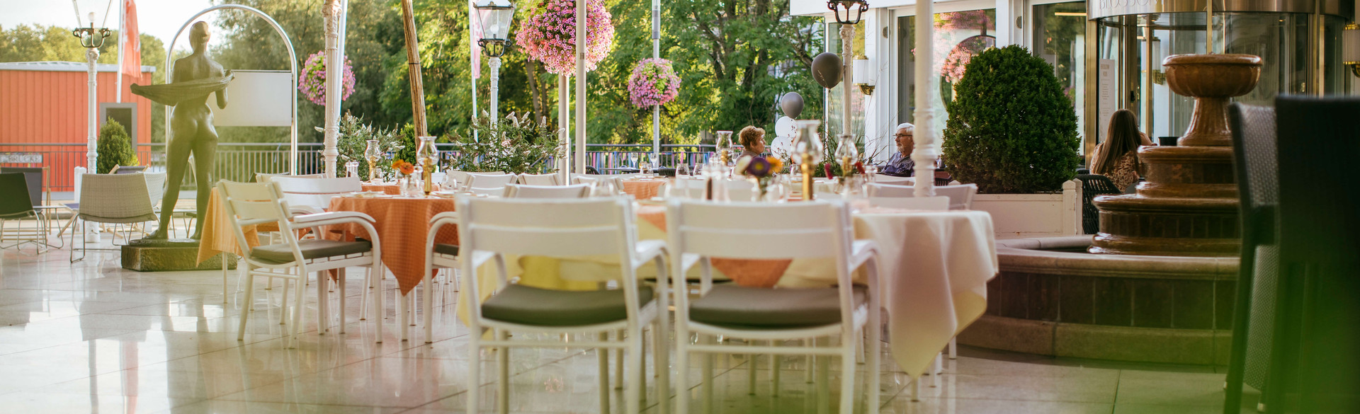 Die insel Piazza für Genießer - Sundowner in bester Gesellschaft am schönsten Platz!, © insel-hotel