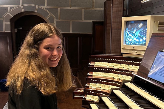 Organistin Katharina Linn, die als Kirchenmusikerin im Praktikum und Assistentin von KMD Stefan Skobowsky an der Kilianskirche in Heilbronn, © privat